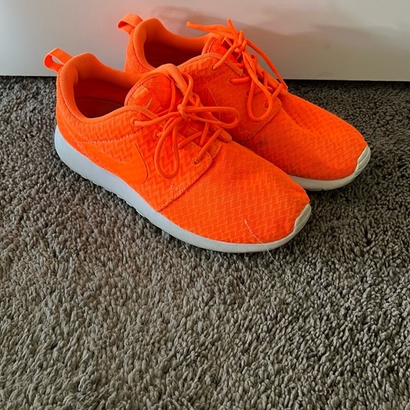 Nike Women's Sneakers in Bright Roshe Orange - Picture 1 of 6